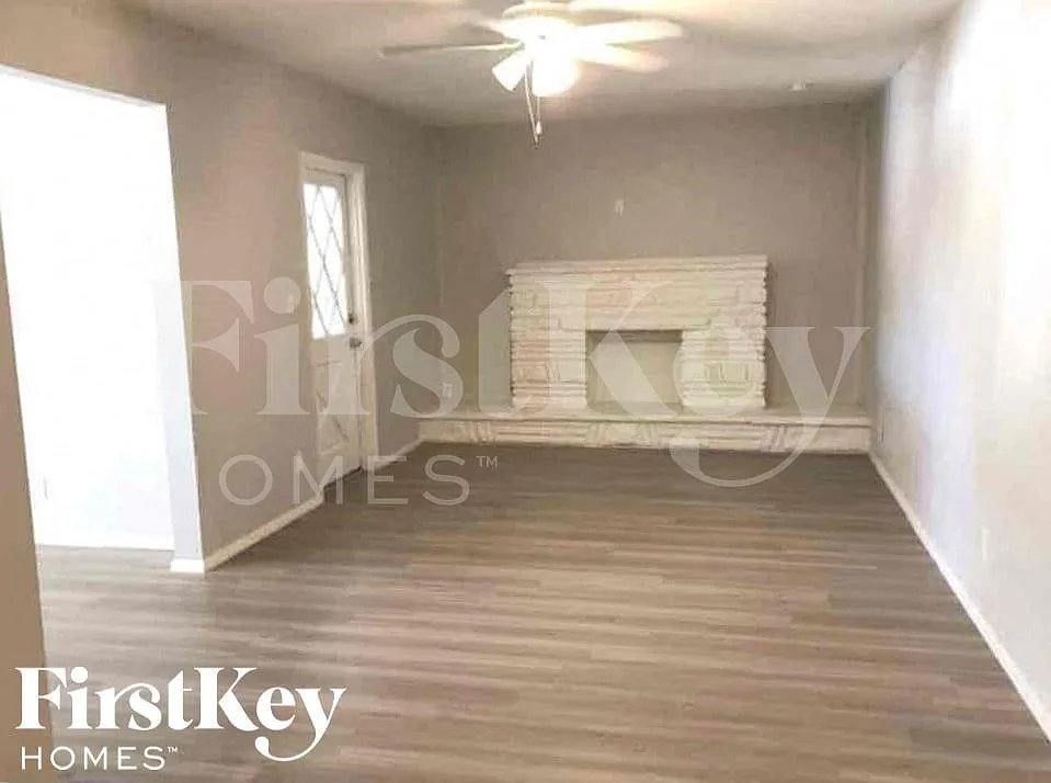 5 bed, 3.0 bath, 1665 sqft, $3,005 — Photo 3