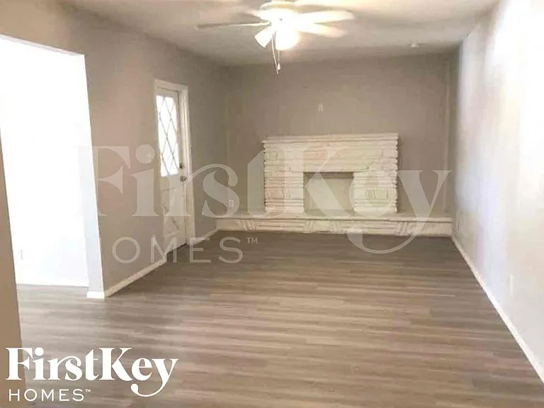 1439 W 7th St — Photo 3