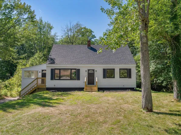 30 Mallett Dr, Topsham, ME 04086