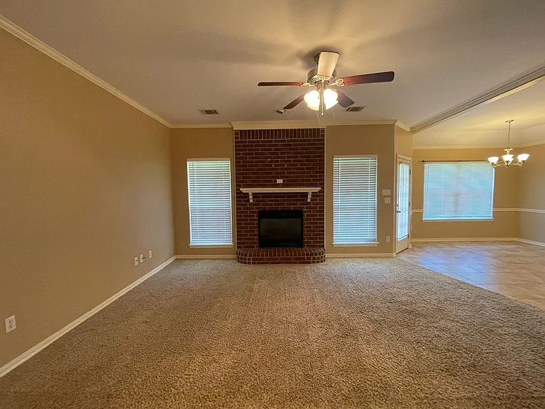 2922 Le Oaks Dr — Photo 3