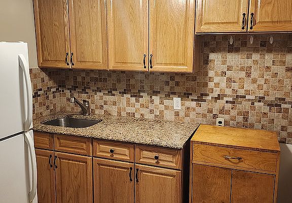 4th image of 610 Pine St #1B
