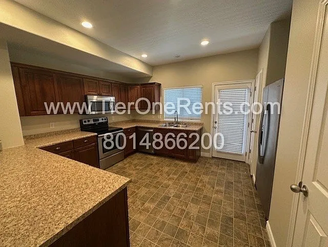 8272 S Bellingham Dr — Photo 2
