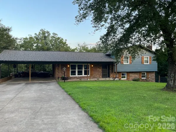 2935 Palmer Pl, Hudson, NC 28638