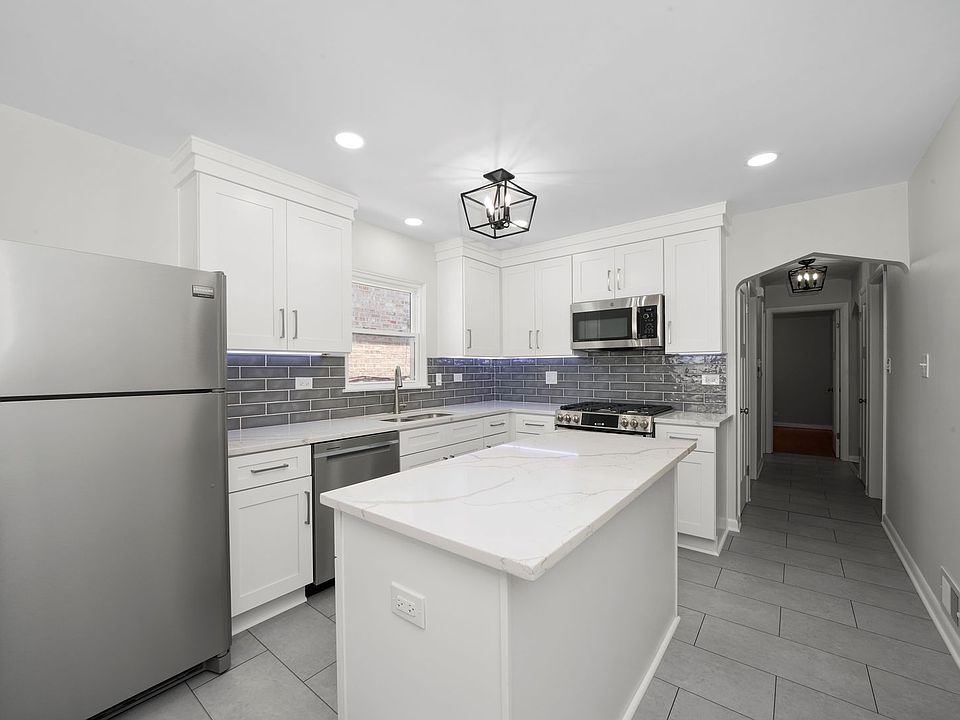 2nd image of 2810 S Maple Ave