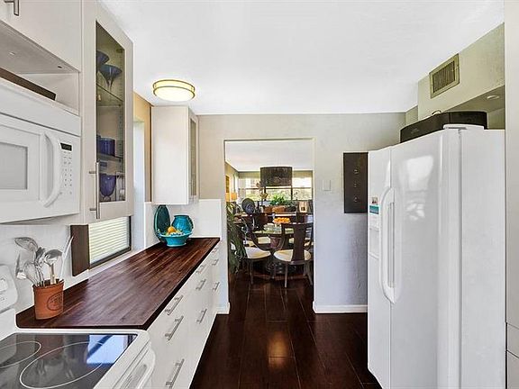 4th image of 10451 Sunrise Lakes Blvd APT 101