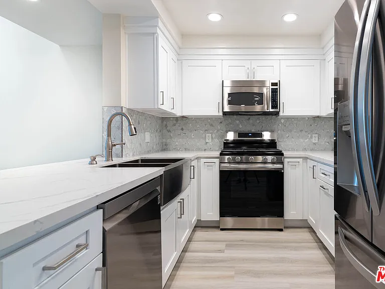 8515 Falmouth Ave #422 — Photo 6