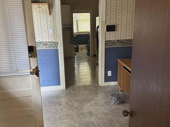 4th image of 202 E 11th Street