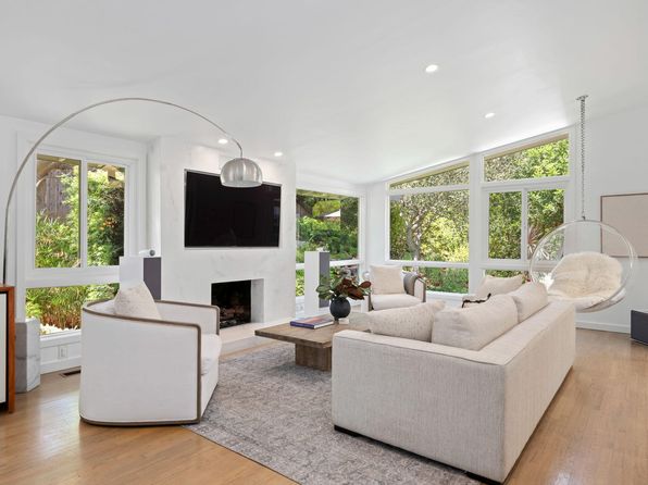 3233 Lucinda Ln