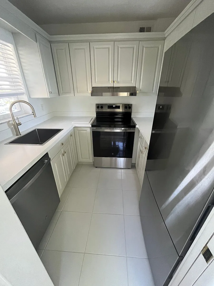 Building Photo - 311 E Ocean Ave #301