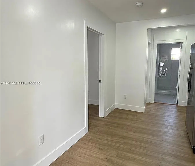 211 SW 10th Ave #4 — Photo 4