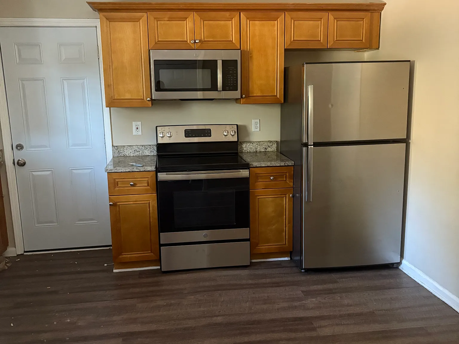 3 bed, 1120 sqft, $1,900 — Photo 3