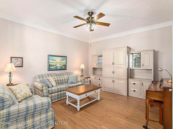 5th image of 10853 Canterbury Ln