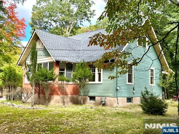 440 Cedar Lane, River Vale, NJ 07675
