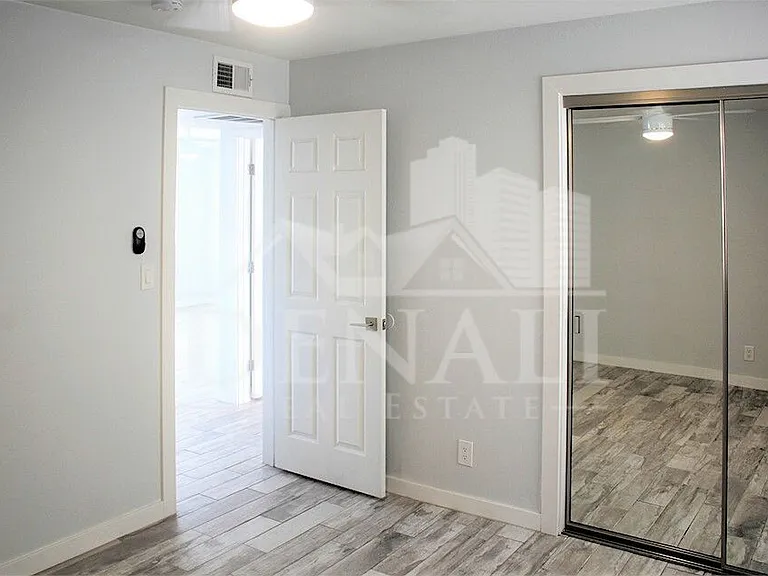 3141 N 37th St #3 — Photo 5