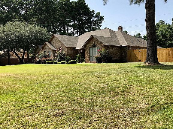3rd image of 11 Lauren Ln