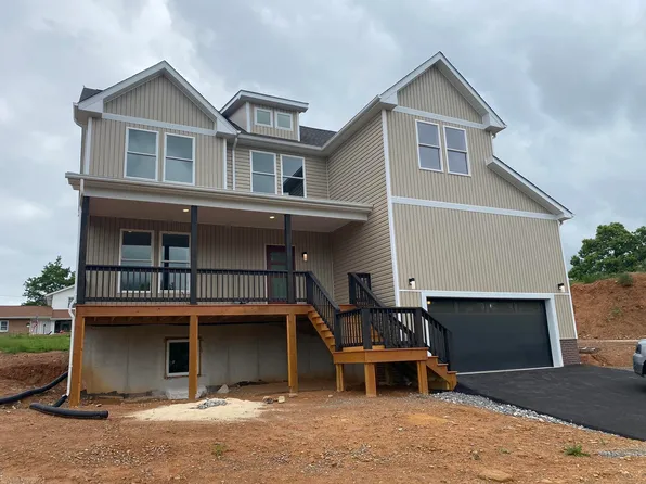 126 Par Four Dr, Pearisburg, VA 24134