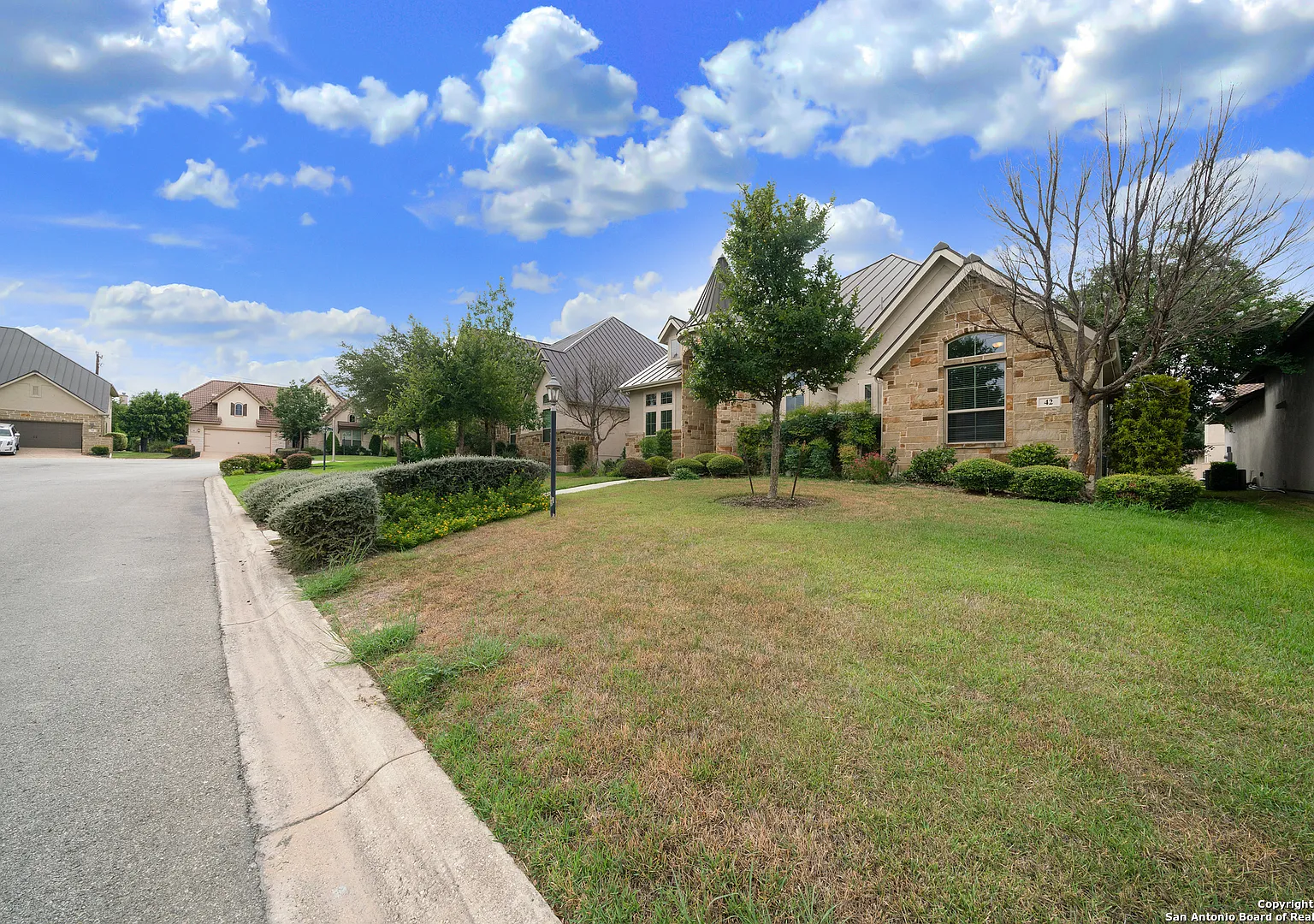 4 bed, 2670 sqft, $3,695 — Photo 3
