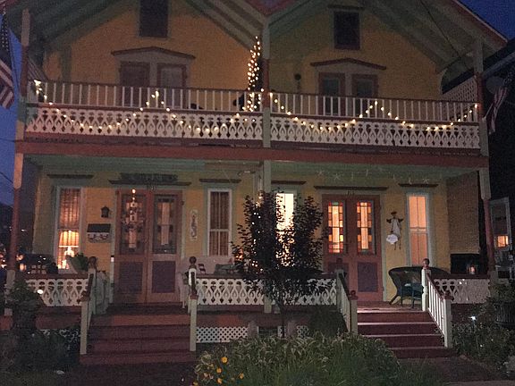 It's so magical at night __