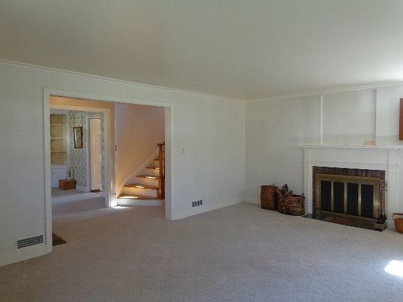 4th image of 22 Buckingham Dr