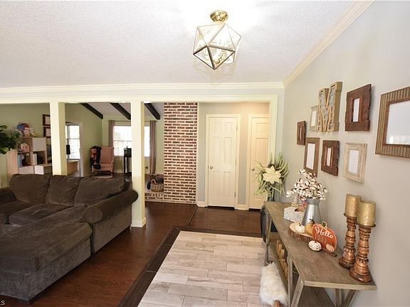 4th image of 2632 Amesbury Rd