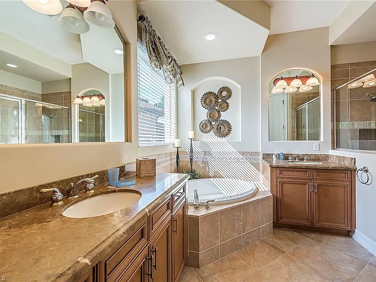 7812 Valencia Ct — Photo 6