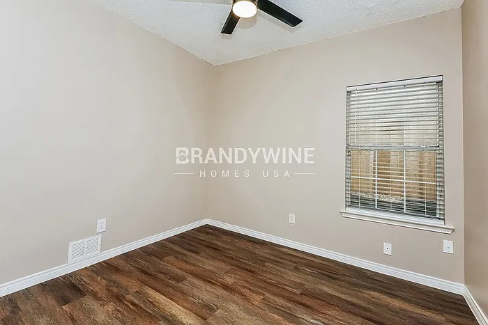 737 Lionel Way — Photo 17