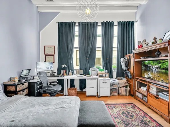 300 Communipaw Avenue image 26 of 34