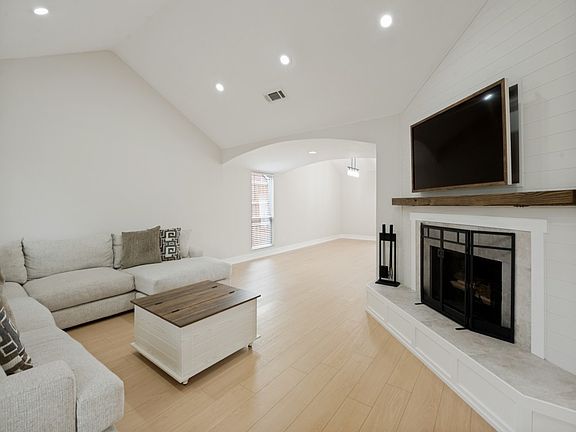 4th image of 4433 Larner St
