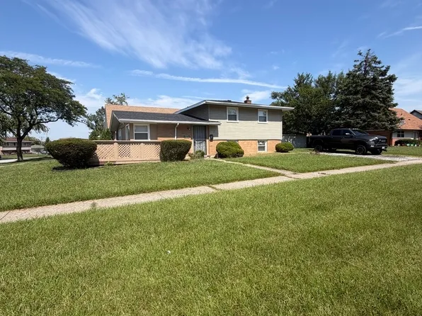 16767 Sunset Ridge Dr, Country Club Hills, IL 60478