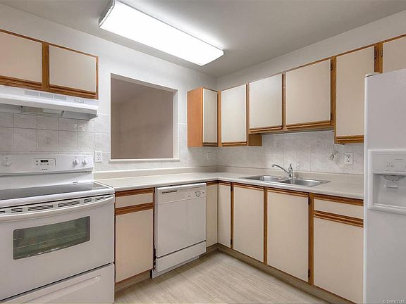 3rd image of 1045 Sutherland Ave #112