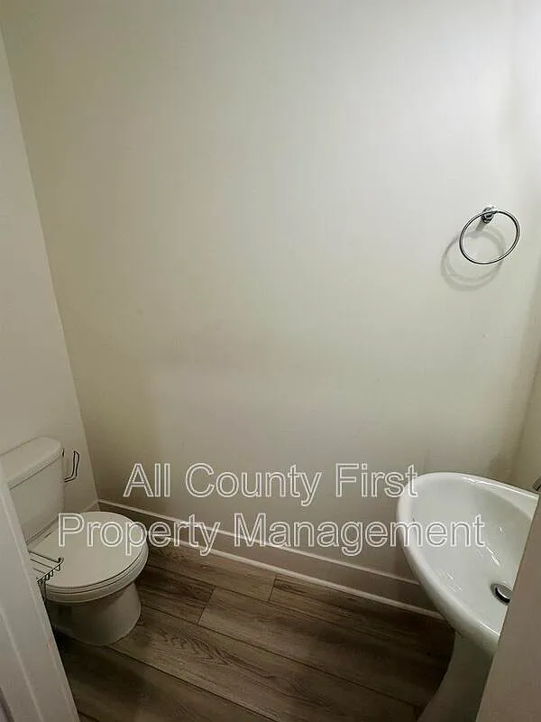 3 bed, 2.5 bath, 1593 sqft, $2,000 — Photo 3