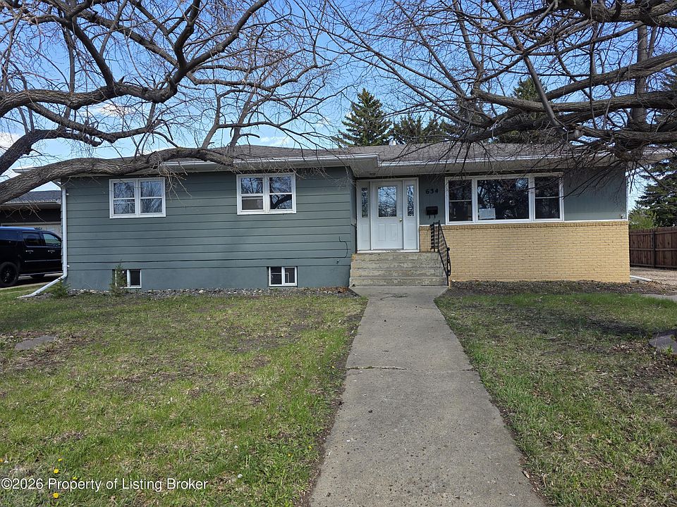 1st image of 634 9th Ave W