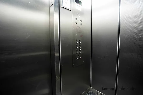 Rented by Norman Raindel, LREB | media 24