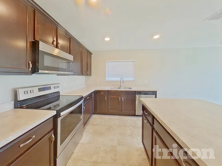 2244 Gladiolus Ln — Photo 4