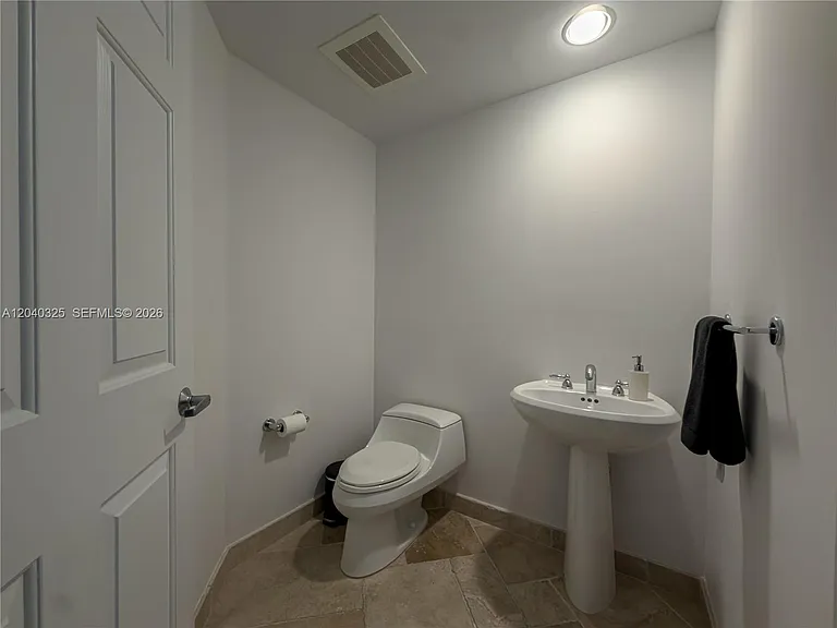 1819 SE 17th St #711 — Photo 8