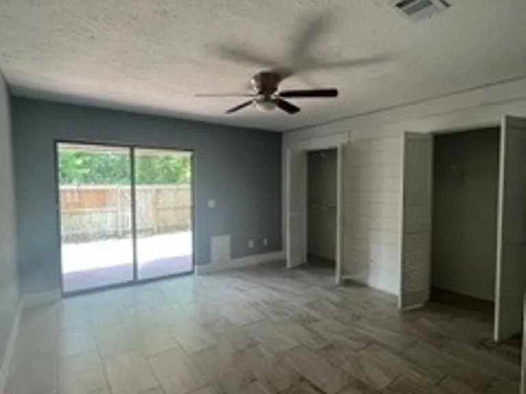1206 Stephen Dr #1 — Photo 9