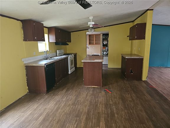 5th image of 2165 Martins Branch Rd