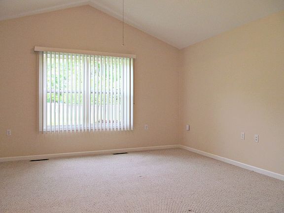 4th image of 2308 Eastwood Ave