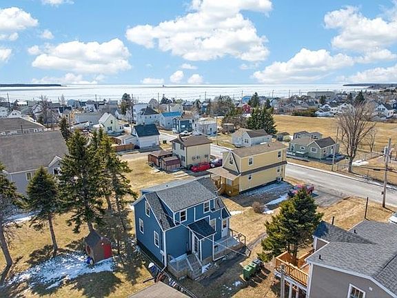 3rd image of 75 Duke St