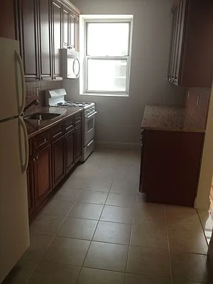 Rented by Metropolis International Realty Inc. | media 32