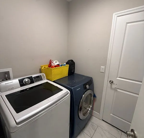238 E Main St — Photo 9