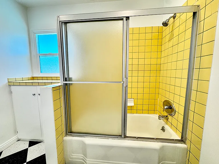 1266 N Laurel Ave #11 — Photo 17
