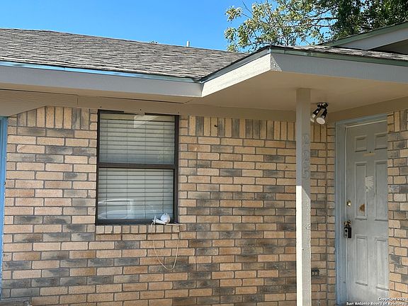 3rd image of 225 SUNFLOWER DR