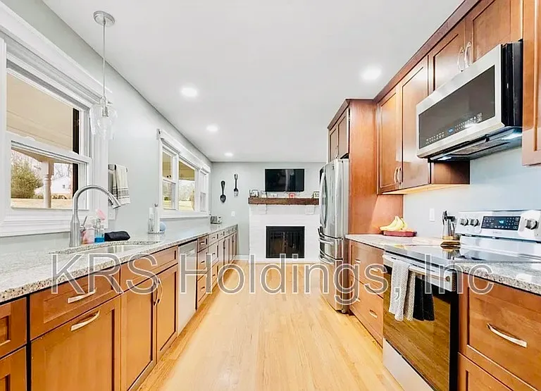 6048 Rhonda Rd — Photo 2