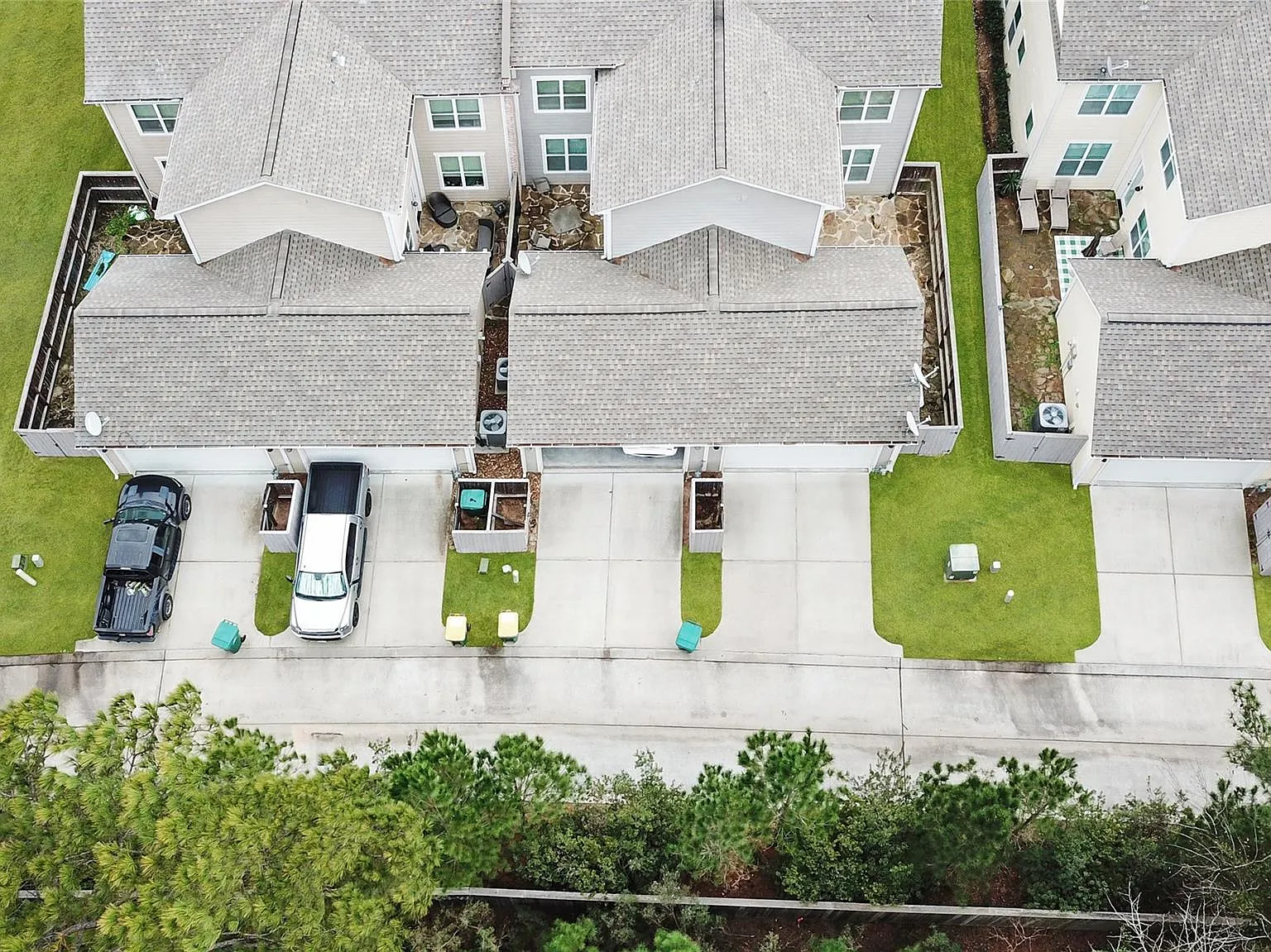 3 bed, 2.5 bath, 2334 sqft, $2,950 — Photo 3