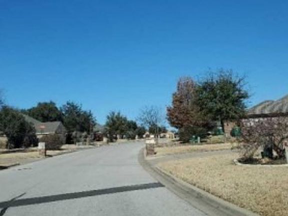 Exterior Neighborhood (street photo)