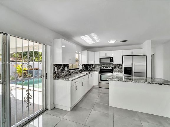 4th image of 1270 NW 175th St
