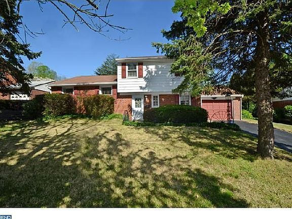 2nd image of 822 Lincoln Dr