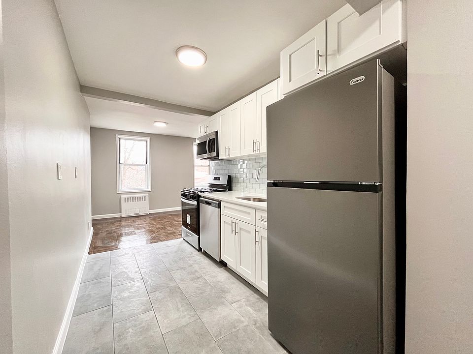 1st image of 615 Warburton Ave #V