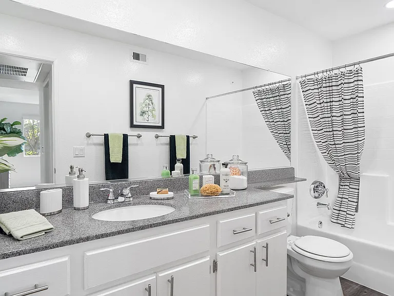 Hampton Pointe — Photo 35